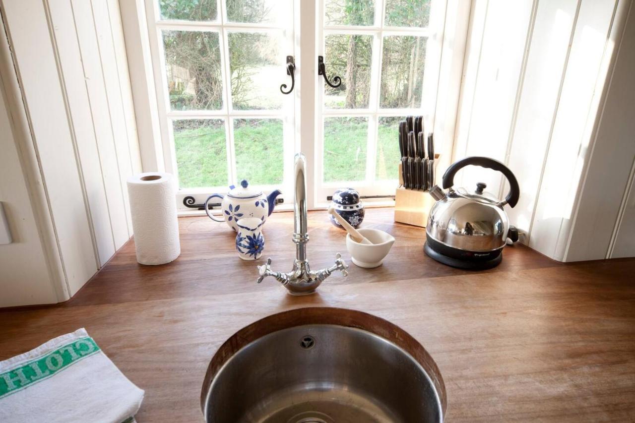 The Lodge: Adorable, Romantic Thatched Cottage Freshwater Luaran gambar