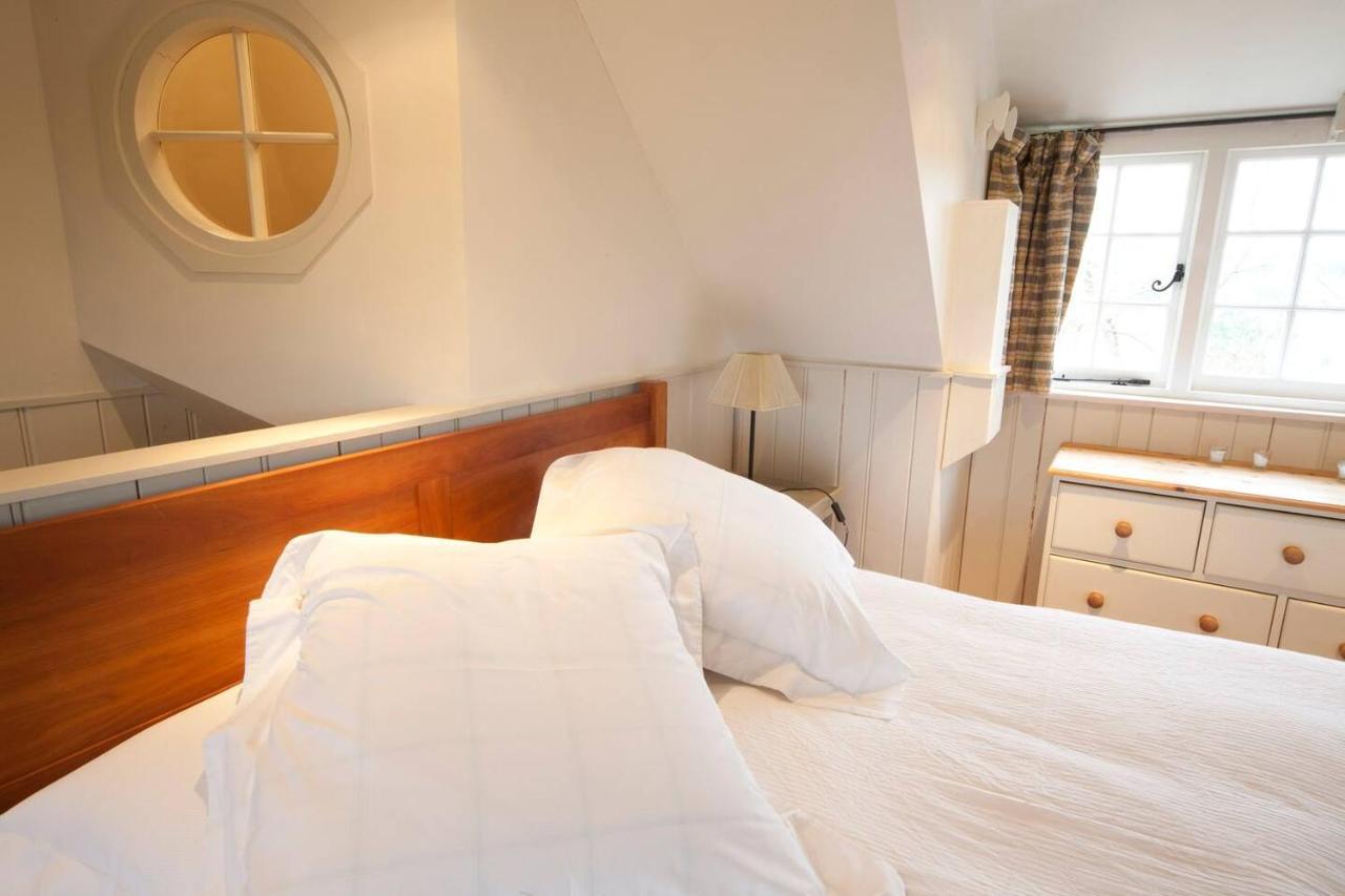 The Lodge: Adorable, Romantic Thatched Cottage Freshwater Luaran gambar